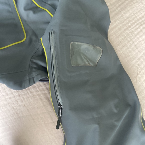 Like new, MARMOT Waterproof Softshell Ski Jacket - Picture 10 of 10